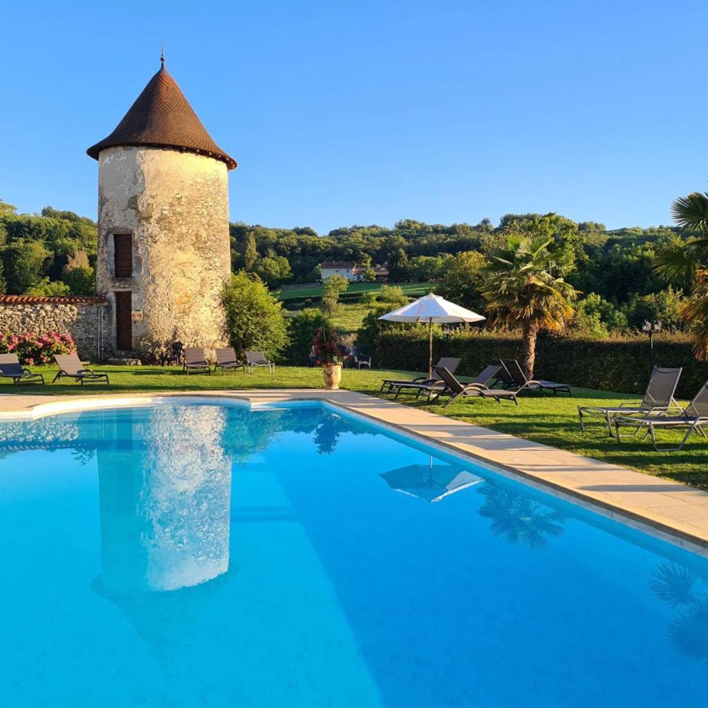 Chateau Chapeau Cornu Vignieu Buitenkant foto