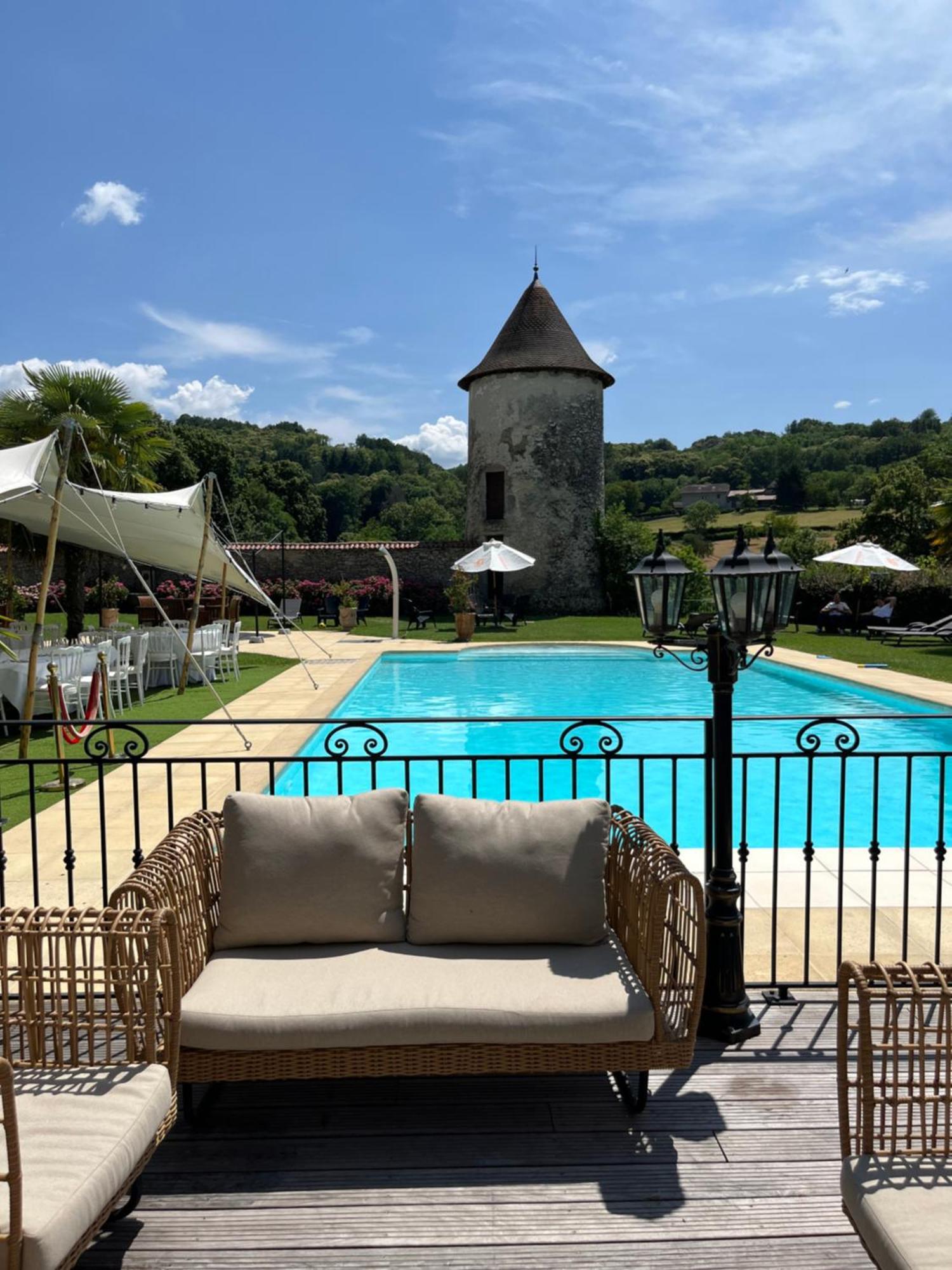 Chateau Chapeau Cornu Vignieu Buitenkant foto