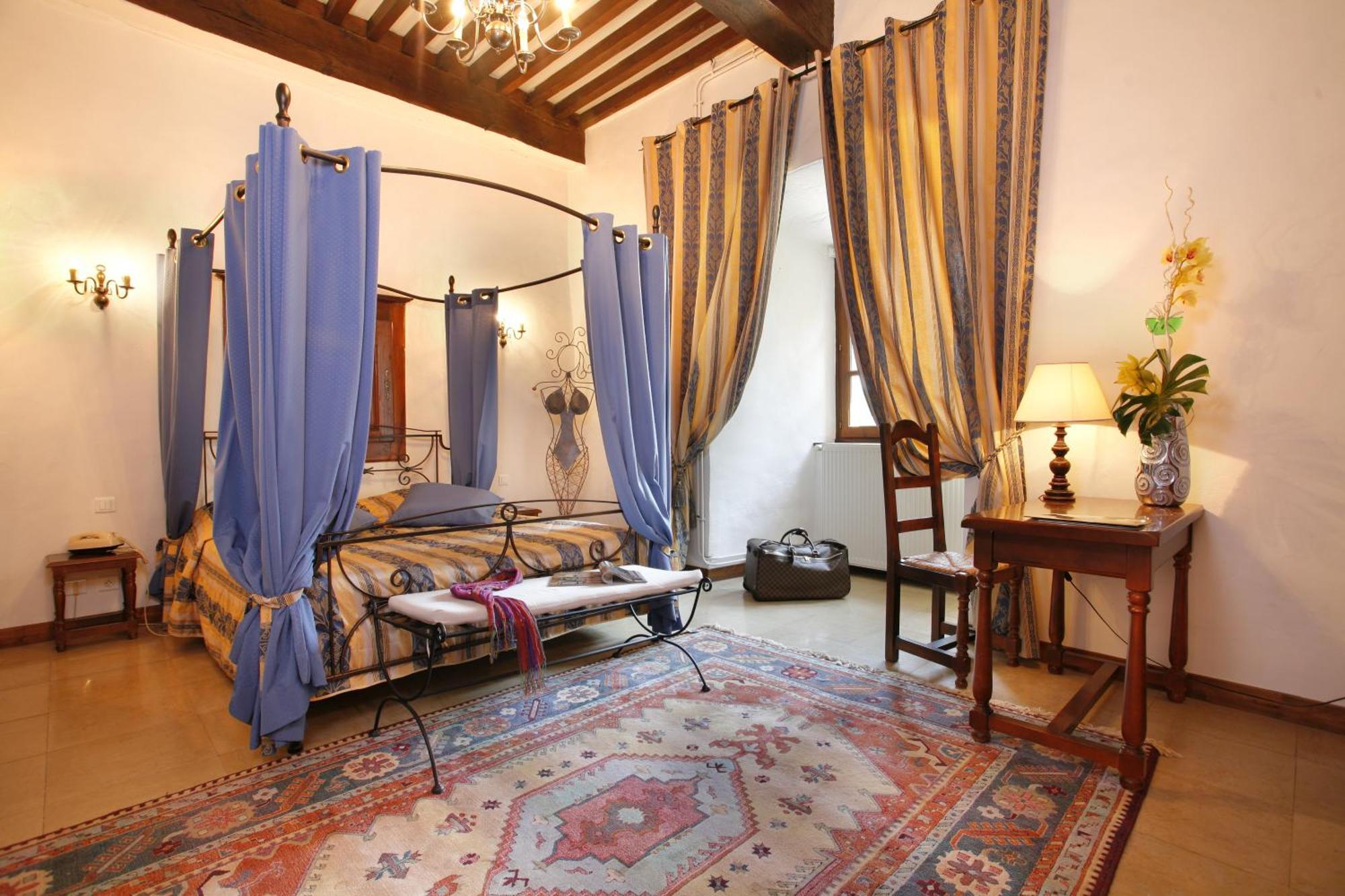 Chateau Chapeau Cornu Vignieu Buitenkant foto