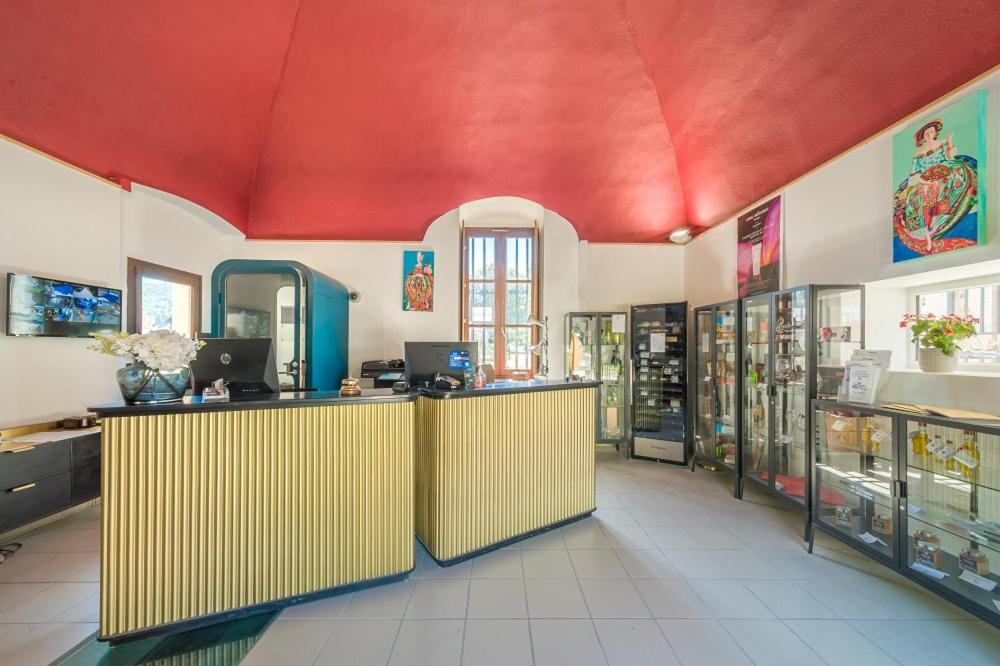 Chateau Chapeau Cornu Vignieu Buitenkant foto