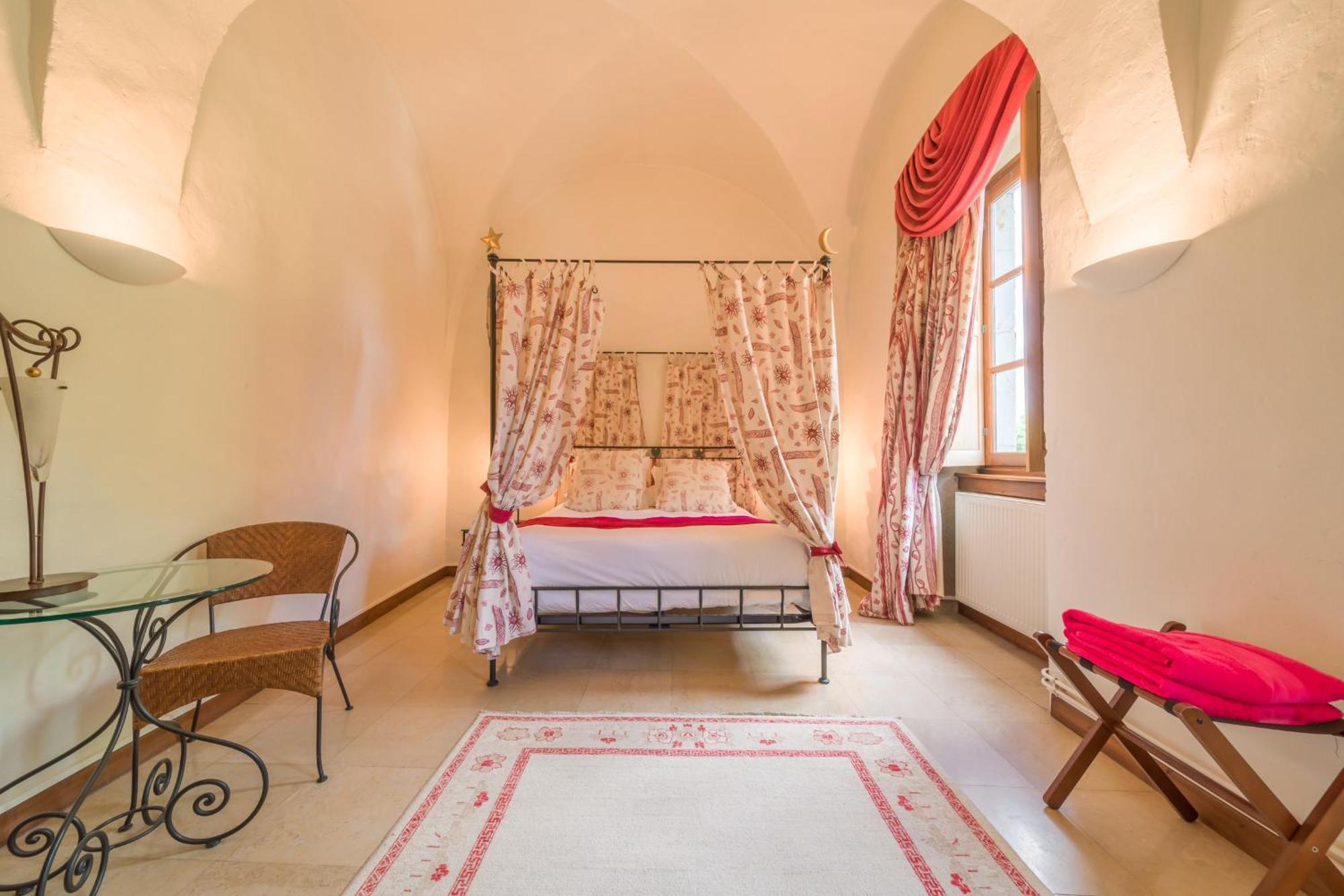 Chateau Chapeau Cornu Vignieu Buitenkant foto