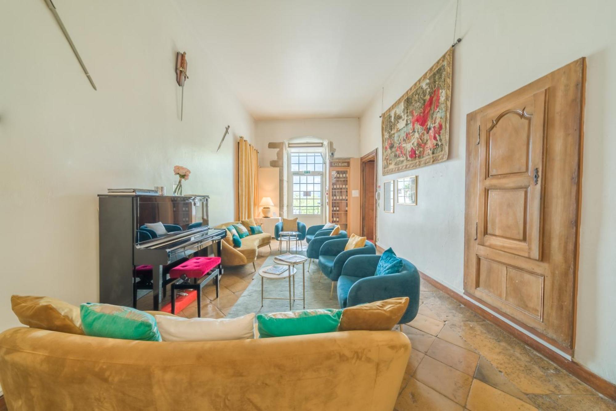 Chateau Chapeau Cornu Vignieu Buitenkant foto
