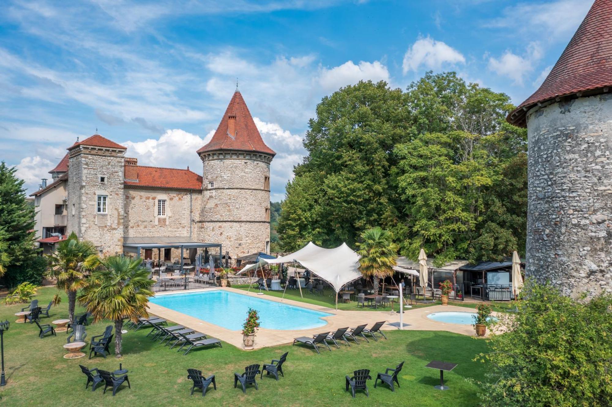Chateau Chapeau Cornu Vignieu Buitenkant foto
