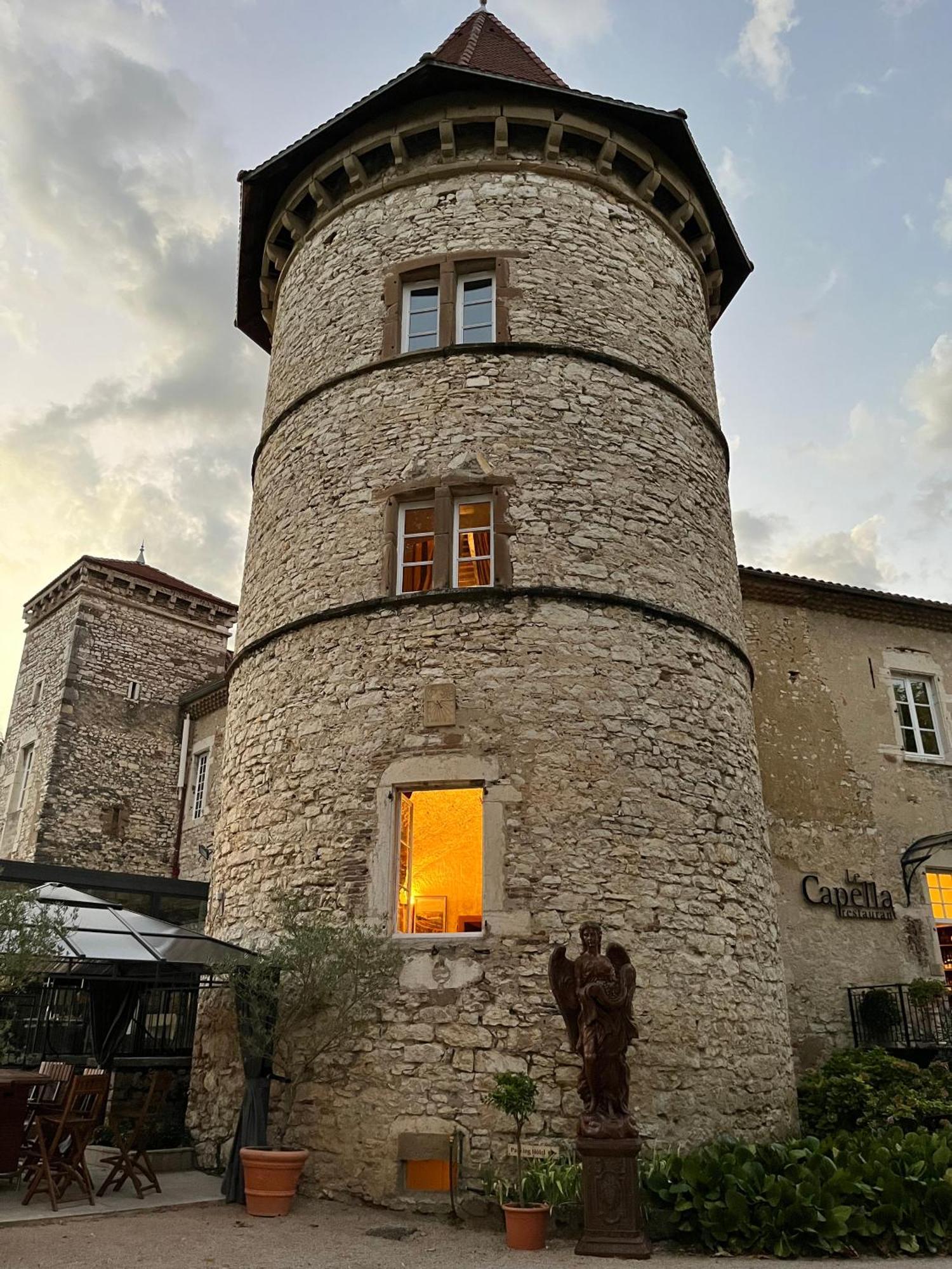 Chateau Chapeau Cornu Vignieu Buitenkant foto