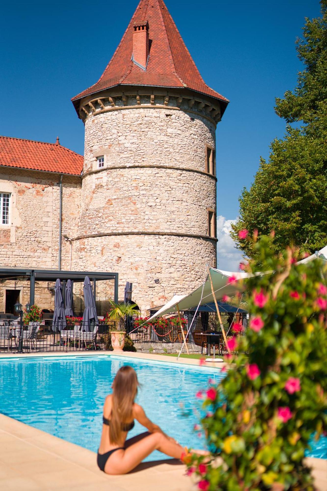Chateau Chapeau Cornu Vignieu Buitenkant foto